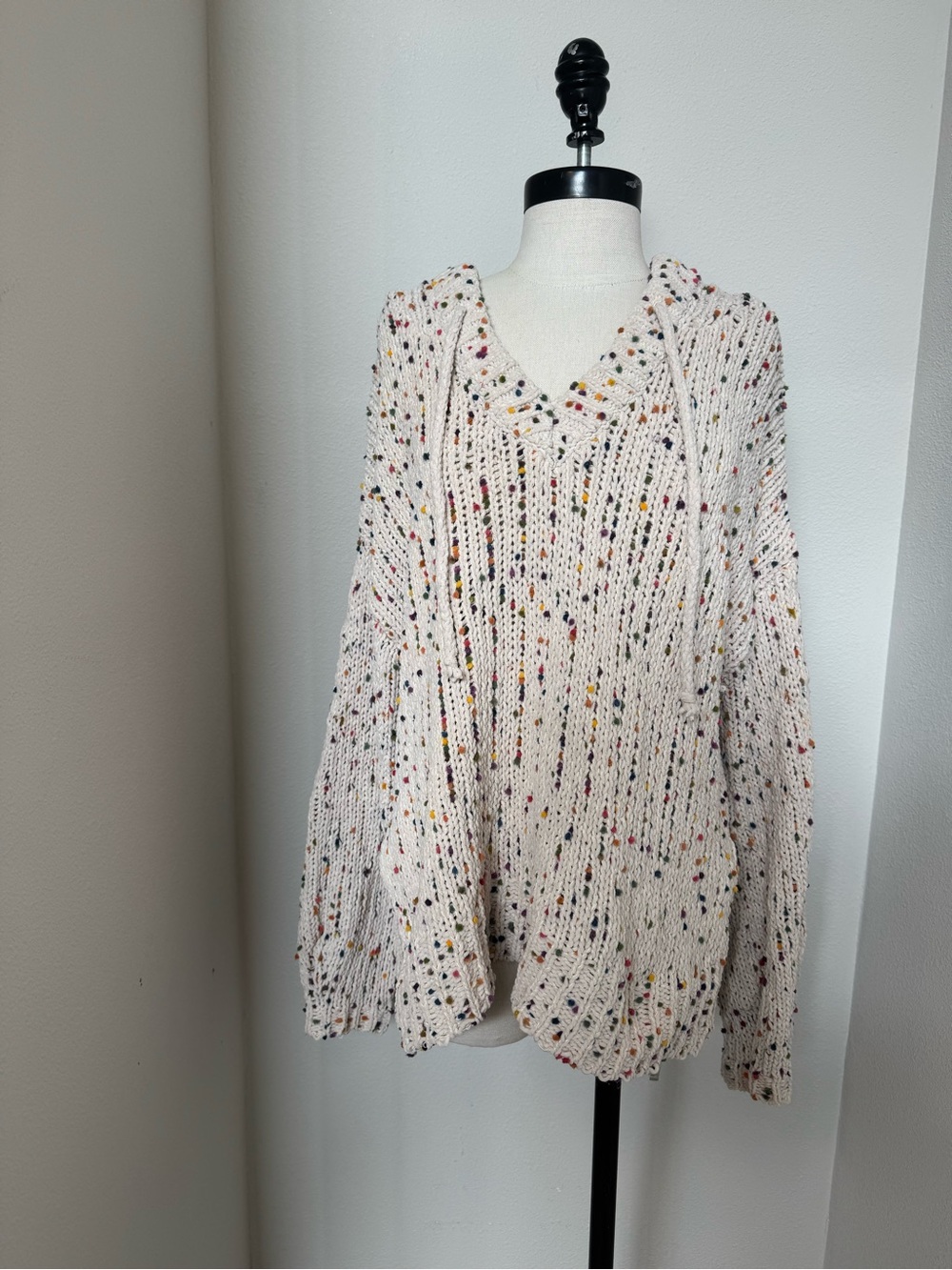 POL Confetti Speckled Cream V-Neck Pullover - Picture 2 of 6